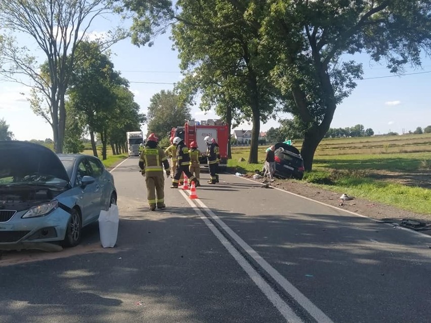 Wypadek na DK 72 pod Brzezinami. Zderzyły się dwa samochody i motocykl
