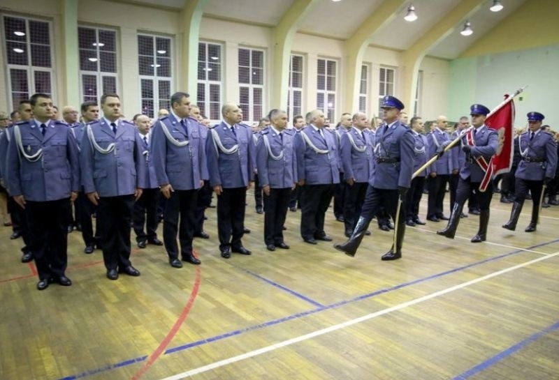 Minister Teresa Piotrowska nagrodziła i gratulowała policjantom (zdjęcia)