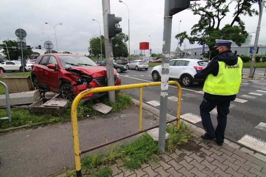 Wypadek i komunikacyjny paraliż przy Koronie [ZDJĘCIA]