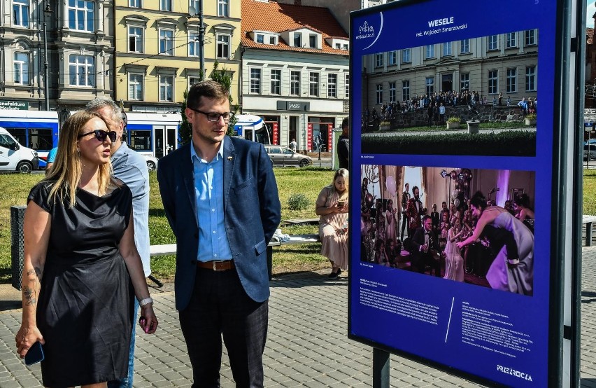 Na placu Teatralnym 12 sierpnia otworzono wystawę festiwalu...