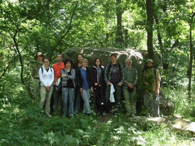 Grupa studentów i archeologów z Uniwersytetu Szczecińskiego wyruszyła na poszukiwania megalitów na początku czerwca.