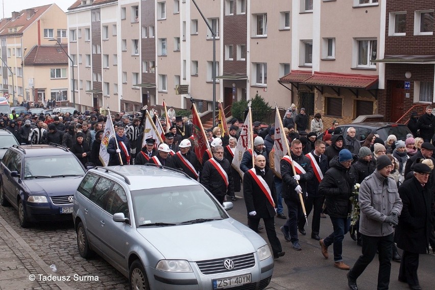 Stargard bez prezydenta. Ostatnie pożegnanie: msza w kolegiacie, kondukt żałobny, pogrzeb [zdjęcia]