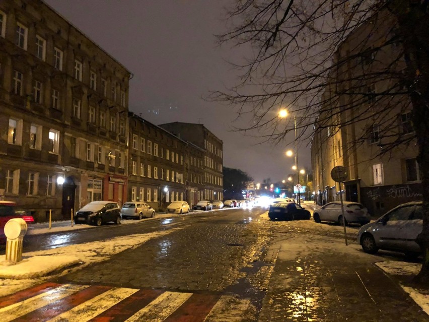 Trwa "akcja zima" na szczecińskich ulicach. Służby odśnieżają drogi