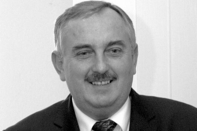 był zastępcą prezydenta Łomży w latach 2002-2010. Ostatnio pracował jako zastępca dyrektora miejscowego Publicznego Gimnazjum nr 2.