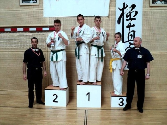 Reprezentacja Ostrołęckiego Klubu Karate Kyokushin dowodzona przez sensei Wiesława Orzoła (IV Dan) powróciła z dużymi sukcesami.