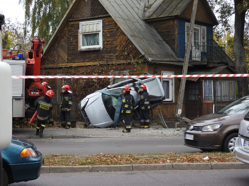 Wypadek na Kopernika. Focus wpadł na dom