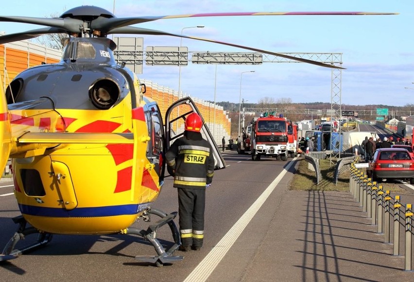 Złotoria. Wypadek na S8. Ciężarówka zablokowała drogę