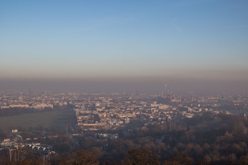 Ogromny smog nad Krakowem - 1200% normy [DANE GODZ. 22]