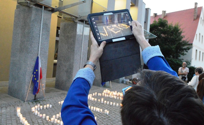 Protest w ramach akcji Łańcuch Światła przed Sądem Rejonowym...