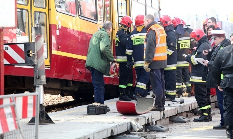 Tragiczny wypadek na Pabianickiej - pieszy zginał pod tramwajem [FILM,zdjęcia]