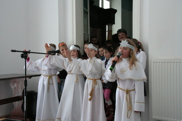 Dzieci i młodzież od pięciu lat wspólnie kolędują w pałacu Dzieduszyckich w Zarzeczu