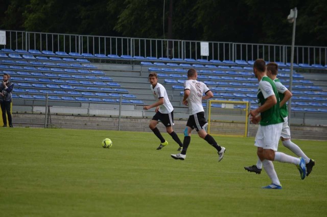 Kamil Moskal (z lewej) w ubiegłym sezonie rozegrał 10 ligowych meczów