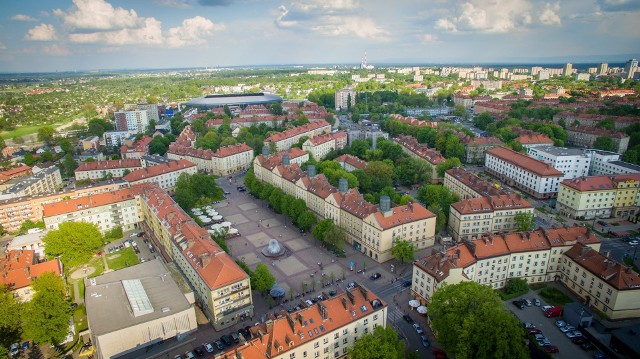 Top 10 najdroższych ulic Tychów. Tu metr kwadratowy mieszkania kosztuje najwięcej.Zestawienie ułożone od nr 10 do 1.Zobacz kolejne zdjęcia. Przesuwaj zdjęcia w prawo - naciśnij strzałkę lub przycisk NASTĘPNE