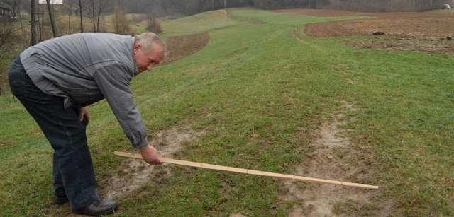 - Sąsiedzi wyśmiali mnie, że chcę im sprzedać drogę, po której od lat jeździli bezpłatnie &#8211; żali się Perłowski.