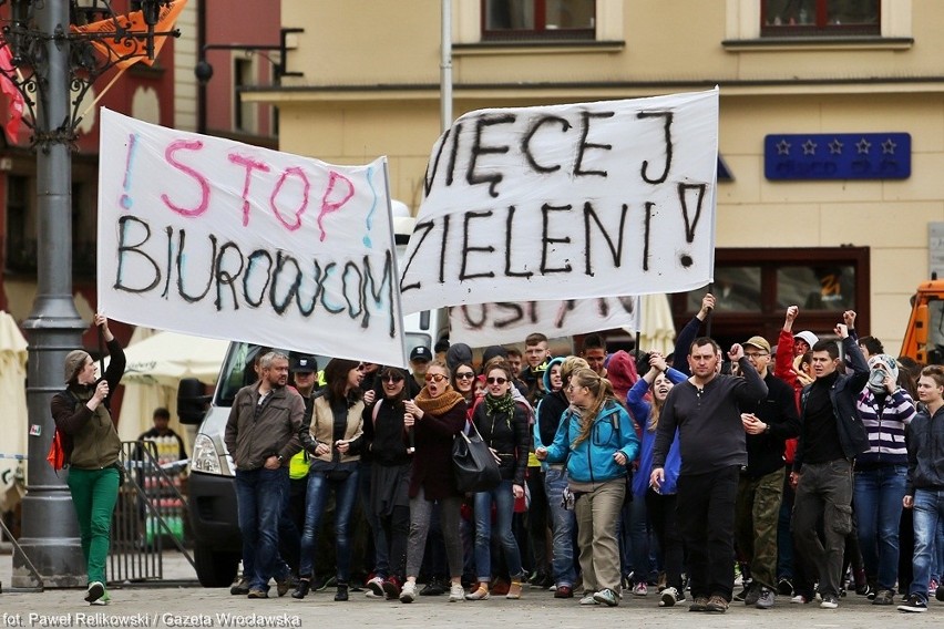 Podczas demonstracji na Rynku padły strzały. Są ranni. Takie ćwiczenia (FOTO, FILM)