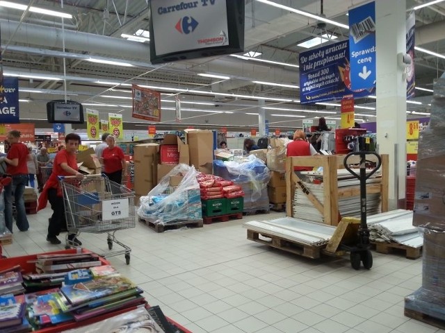 Carrefour przy ul. Przybyszewskiego