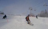 Bardzo dobre warunki narciarskie w Beskidach. Ruszają kolejne wyciągi narciarskie. Nic tylko szusować!