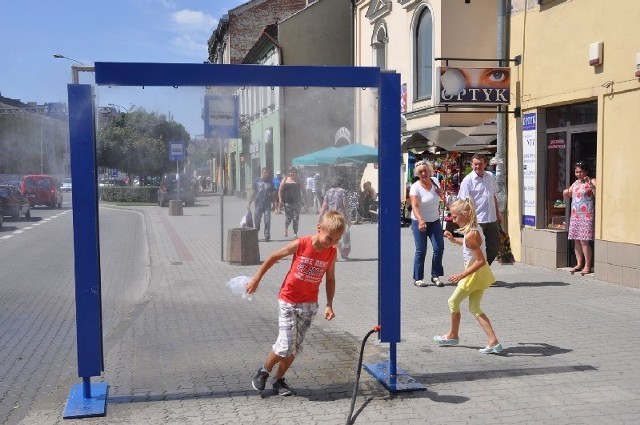 Dwie kurtyny wodne stanęły na ulicach Jarosławia.