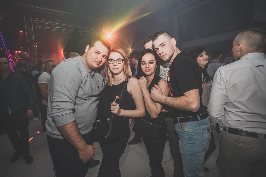 Piękni i Młodzi  rozkręcili imprezę w Klubie Capitol w Sypniewie (zdjęcia)