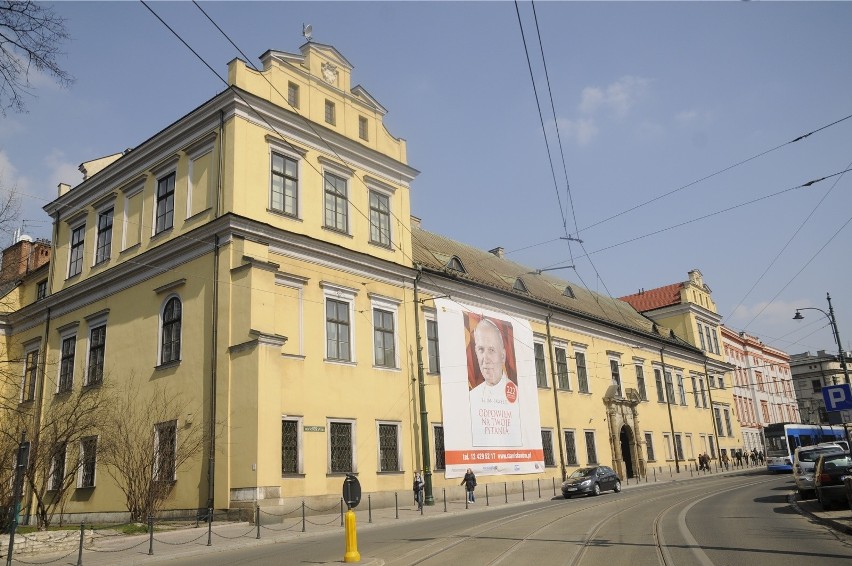 Kraków. Luksusy? Zobacz, jak mieszka arcybiskup Marek Jędraszewski [ZDJĘCIA] 11.02.2021