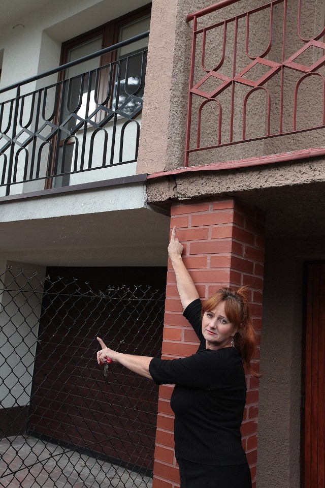 Elżbieta Krzyszkowska mieszka w domu z pękniętą podłogą