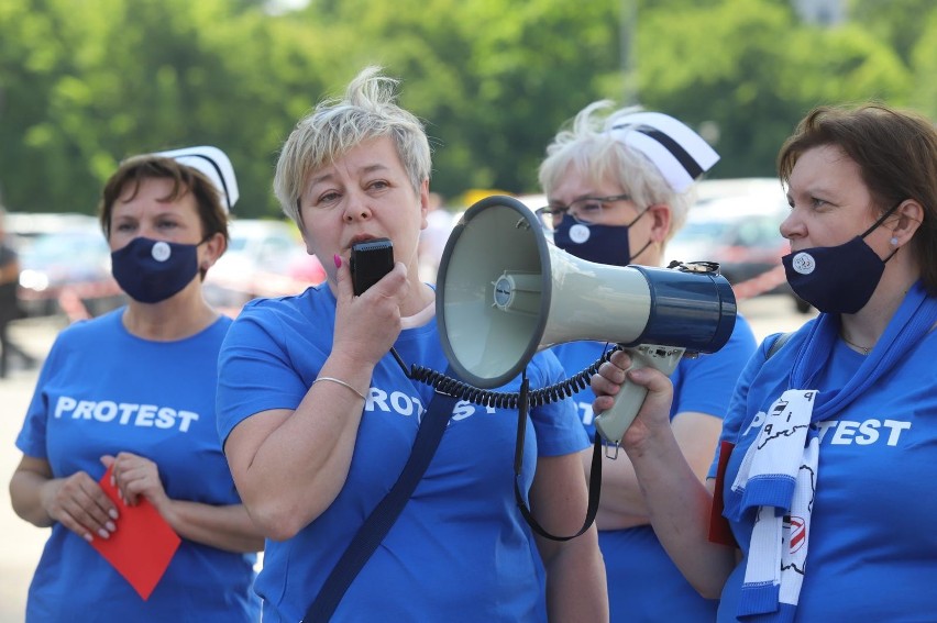 Protest pielęgniarek i położnych w Katowicach, 7.06.2021