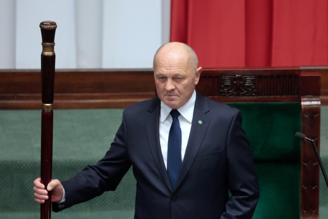 Marszałek senior Marek Sawicki (PSL) 13 listopada zainaugurował X kadencję Sejmu. Na kolejnych slajdach galerii zdjęć zobacz sylwetki posłów z województwa łódzkiego.