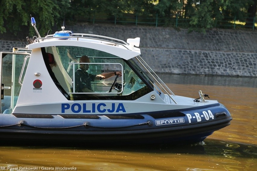 Policja wodna: 80 procent pływających w Odrze jest pijanych (ZDJĘCIA)
