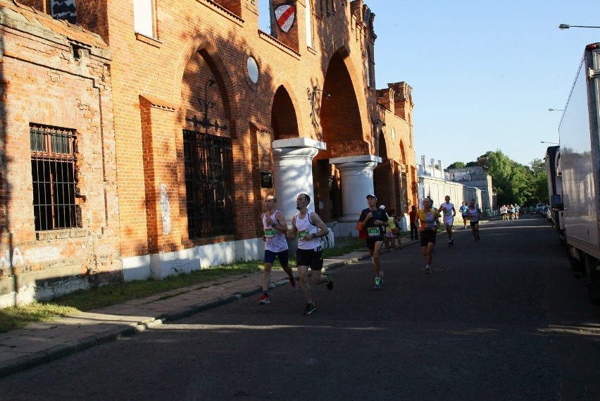 Bieg Fabrykanta 2016. 10 kilometrów szlakiem fabrykanckiej Łodzi [ZDJĘCIA]