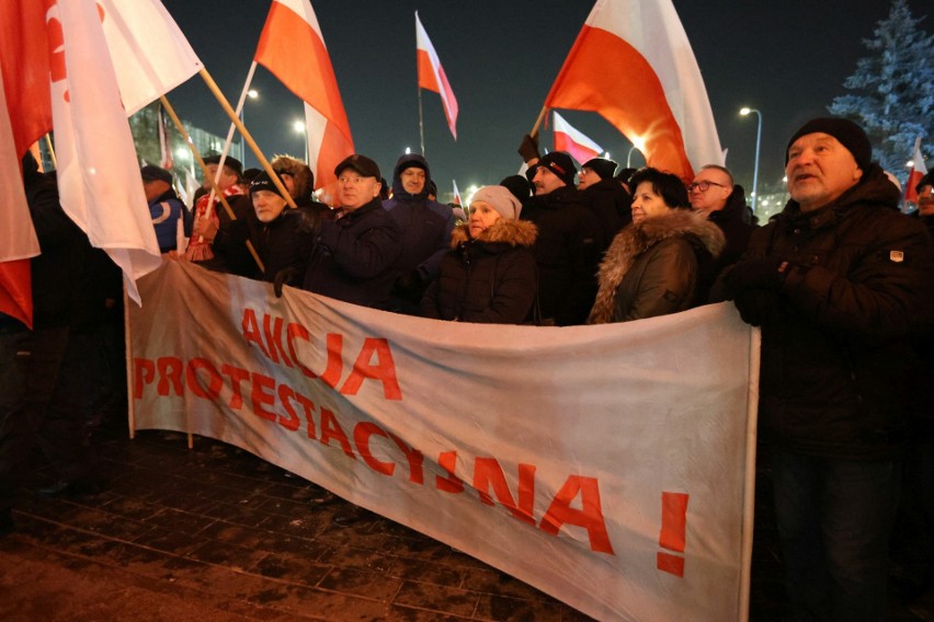 Protest przed Urzędem Wojewódzkim w Kielcach pod hasłem...
