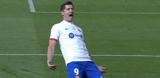 Radość Lewandowskiego po golu w meczu Barcelona - Osasuna