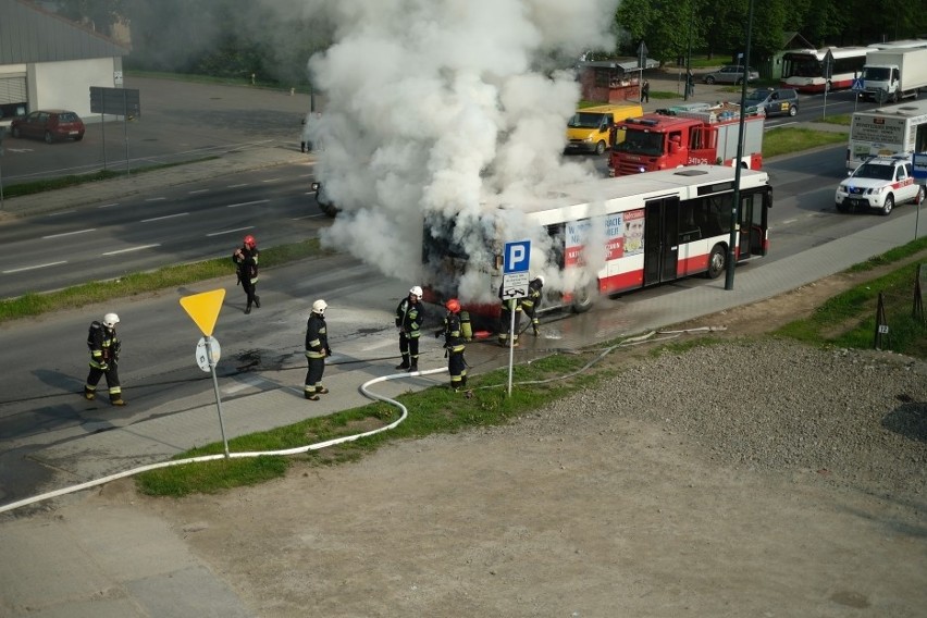 Pożar autobusu MPK na ul. Nowochruślickiej w Nowym Sączu