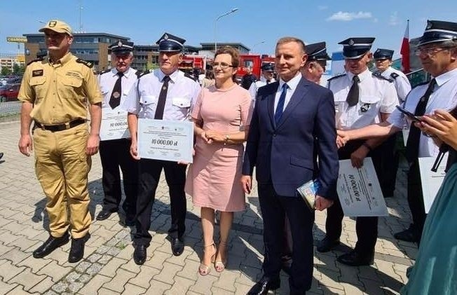 Promesy na zakup niezbędnego wyposażenia dla jednostek Ochotniczej Straży Pożarnej z powiatu staszowskiego [LISTA]