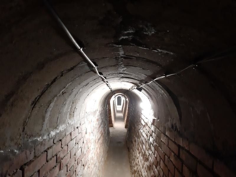 Tunele pod wzgórzem zamkowym w Oświęcimiu są już po remoncie, ale na zwiedzanie trzeba będzie jeszcze zaczekać [ZDJĘCIA]