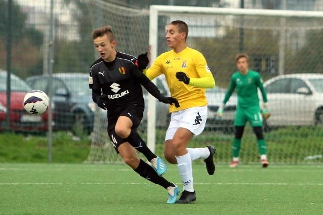 Piłkarze Korony Kielce wygrali w ciągu kilku dni dwa mecze w Centralnej Lidze Juniorów U-15 i wciąż mają szanse na triumf w grupie D.
