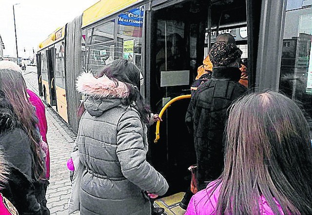 Według koszalińskich radnych PO grupa uczniów, którzy by mogli skorzystać z darmowych biletów, to ok. 12 tys. osób 