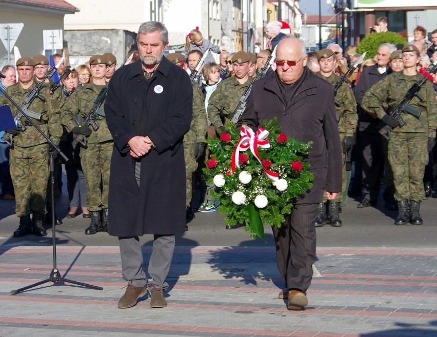 Święto Niepodległości w Tarnobrzegu. Odsłonięto pomnik Józefa Piłsudskiego [ZDJĘCIA]