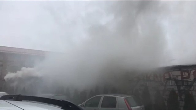 Pożar auta i warsztatu przy ulicy Jurowieckiej 31