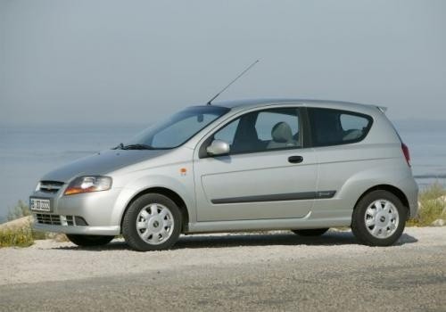 Fot. Chevrolet: Za najtańszego Chevroleta Aveo w wersji 3-drzwiowej, który jeszcze w tym miesiącu zostanie wprowadzony do sprzedaży, klienci zapłacą 32 950 zł.