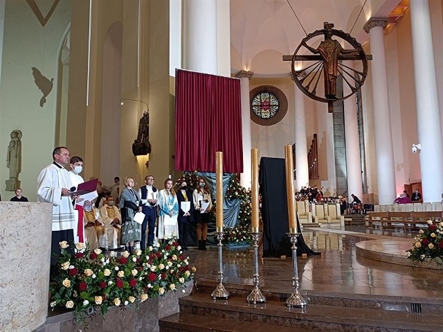 Beatyfikacja ks. Jana Machy w Archikatedrze Chrystusa Króla w KatowicachZobacz kolejne zdjęcia. Przesuwaj zdjęcia w prawo - naciśnij strzałkę lub przycisk NASTĘPNE