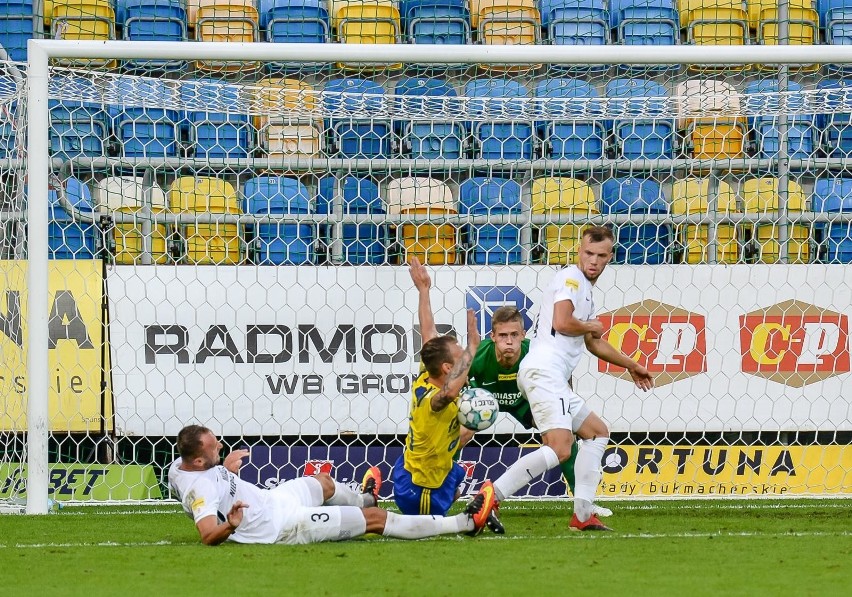 Arka Gdynia pokonała Puszczę Niepołomice 3:2 (1:0).