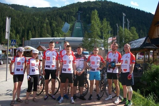 We wtorek ekipa  wyruszyła z Zakopanego na Hel. Młodzi, pokonają 900 kilometrów na rowerach.