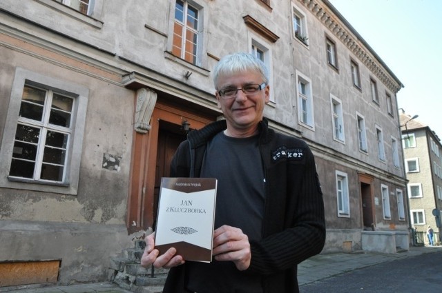 - W tym miejscu, obok Kościoła Zbawiciela, była szkoła parafialna, w której uczył się pod koniec XIV wieku Jan z Kluczborka  - mówi Mirosław Gos, znawca dziejów Kluczborka.