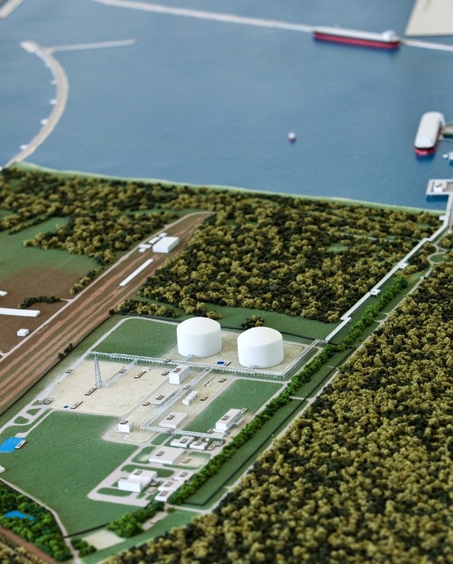 Tak będzie wyglądał polski terminal LNG i budowany m.in. dla niego port zewnętrzny.