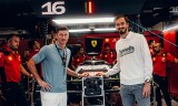 Lewandowski sfotografowany razem z Miedwiediewem w padoku Formuły 1 w Barcelonie. Oburzeni Ukraińcy zarzucają „Lewemu” hipokryzję