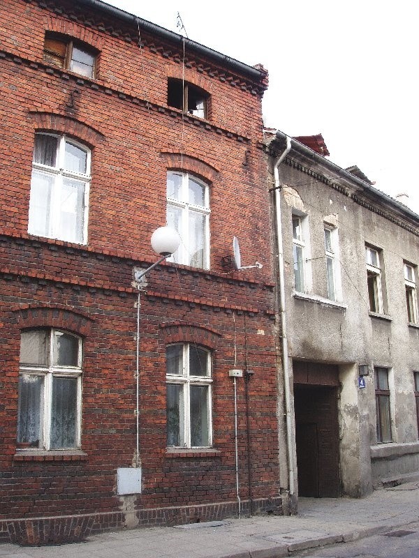 Spalona kamienica przy ul. Szkolnej w  Kowalewie Pomorskim na szczęście była  ubezpieczona.