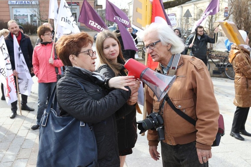 Manifestacja w Kielcach w obronie praw kobiet 