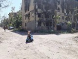 Rosjanie wywożą z Mariupola plac zabaw i kostkę brukową. „Wykańczają skuteczniej niż bomby”