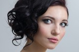 Makijaż na studniówkę – zrób skromny lub odważny make-up na bal maturalny