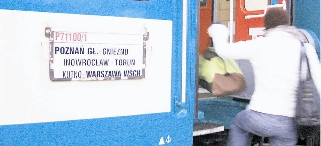 W grudniu 2007 roku na stacji w Inowrocławiu sfotografowaliśmy pierwszy pociąg relacji Poznań - Warszawa. Niestety, za tydzień przestanie kursować.